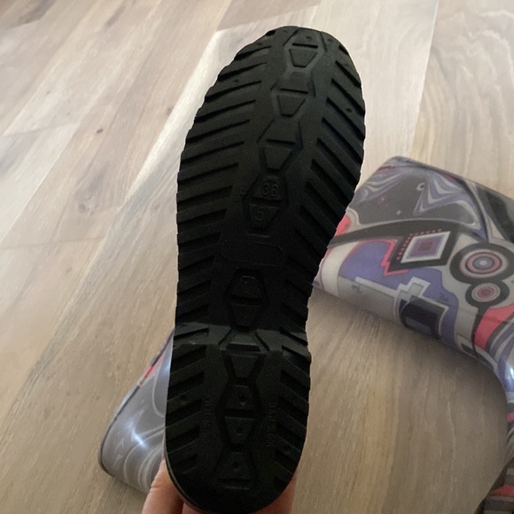 Emilio Pucci rainboots. - Picture 8 of 13